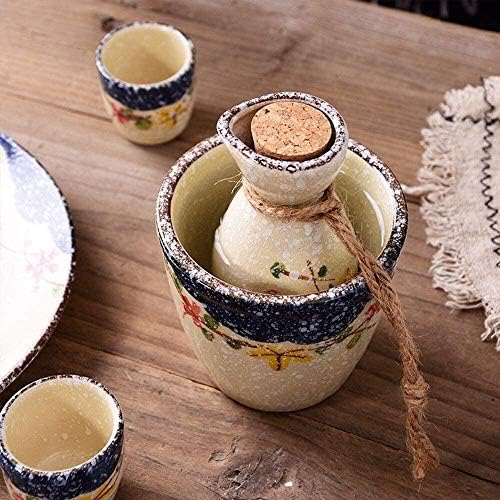 Традиционален порцелан јапонски раб, необична сладолед глазура керамичка вино стакло поставена со сад за затоплување и керамичка послужавник,
