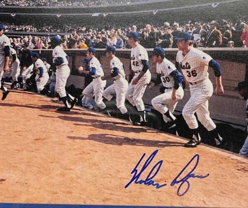 Нолан Рајан потпиша гроздобер фотографија/ '69 Champs Relecer Plate Custom Display - Автограмирани фотографии од MLB
