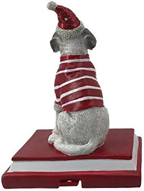 Удобен час 9 Полирезин куче облечена во капа за порибување на капа за Божиќна декорација, црвена, зимска колекција за празници