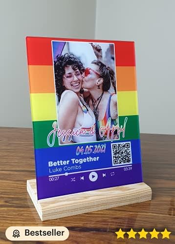Loveубовта е Love Edition Music Plaque со дрвен штанд • Прилагодено музички албум насловна песна акрилик ЛГБТ идеи за подароци, подарок за