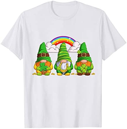 Ден на Свети Патрик Три гноми кои држат маица со маици со виножито од виножито, кои излегуваат на врвови, кошули со кратки ракави