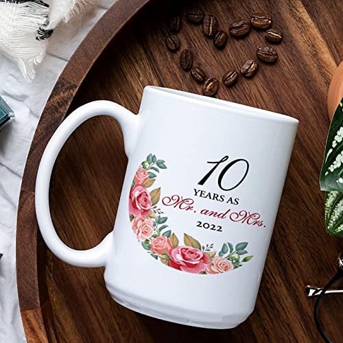 Керамичко кафе кригла Божиќ 10 година како г -дин и г -ѓа 2022 Керамички чаша Традиционална Божиќна кригла Мек -купена чаша за празници