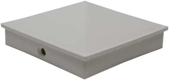 Бела пластична пирамида Вистинска 8 x 8 Објавена капа со претходно дупчени дупки