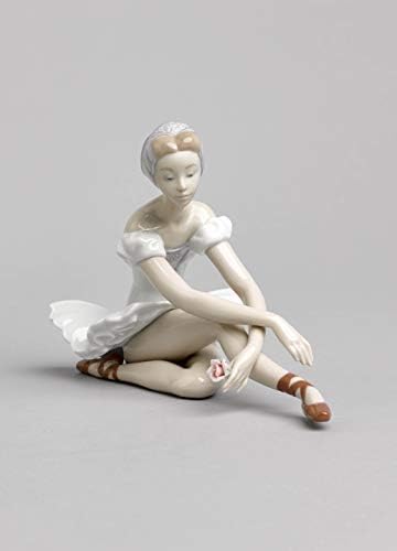 Фигура на балет на розови ладири. Фигура на порцеланска балерина.