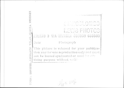 Гроздобер фотографија на Леонардо Вилар со Морха Бенгуел и Глорија Мененес погодува како се смешка.