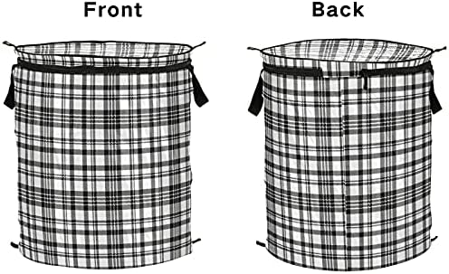 Карирано црно бело појавување на алишта за перење со капаци за преклопување на капакот за складирање на капакот за бања во хотел во хотел
