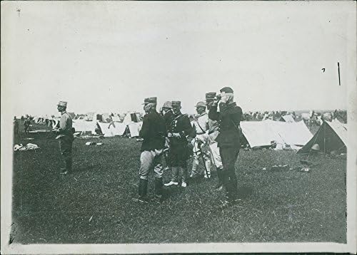 Гроздобер фотографија на Мароко 1911 година. Генералниот Мојнер за набудување на позициите Французинот Мароко експедиција. Мароканското