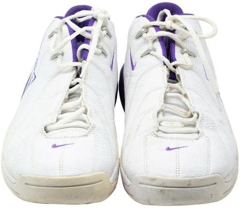 Рик Фокс потпишан игра користена 2001 сезонска пар на Најк патики Фокс ЛОА - Автограмирани патики во НБА