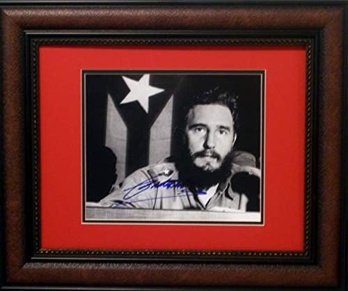 Фидел кастро со автограм фотографија позната по обезбедувањето независност На Куба Од Американската Хегемонија