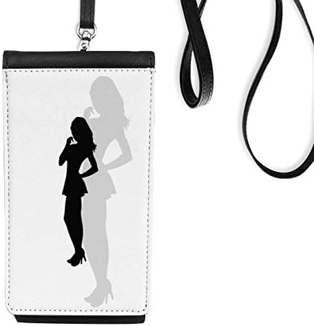 Hotешка убава жена што стои на преглед на паричникот, чантата што виси мобилна торбичка црн џеб