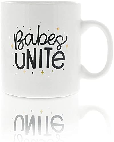 Голема бела керамичко кафе, бебиња се обединуваат