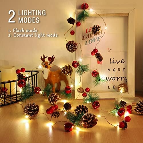 Божиќна Венец Со Светла, Борови Шишарки Црвени Бери Ѕвона Гарланд Стринг Светла, 10 Стапки 30 LED Светла, Внатрешни Божиќни Украси