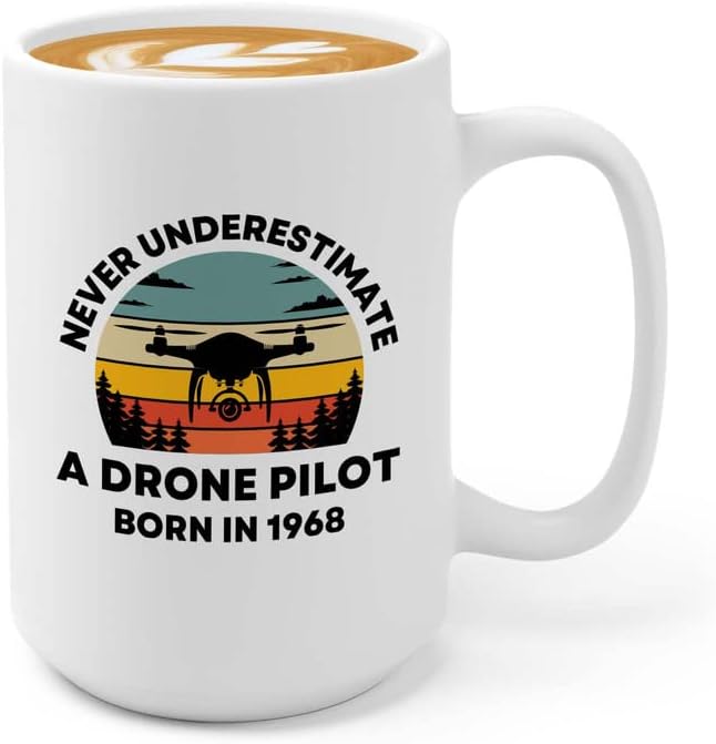 Меурчиња прегратки од 1968 година роденденска кафе кригла 15oz бела, пилот со беспилотни летала родена во 1968-54-ти роденденски подарок за