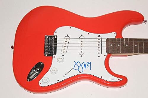 Jimим Jamesејмс потпиша електрична гитара за автограм Фендер Бренд - Мојата утринска јакна, ЈСА
