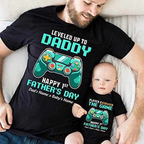 Израмнет до тато Среќна 1 -ви маица за ден на таткото, нашите први кошули за совпаѓање на денот на татковците, кошулите на тато и мене што