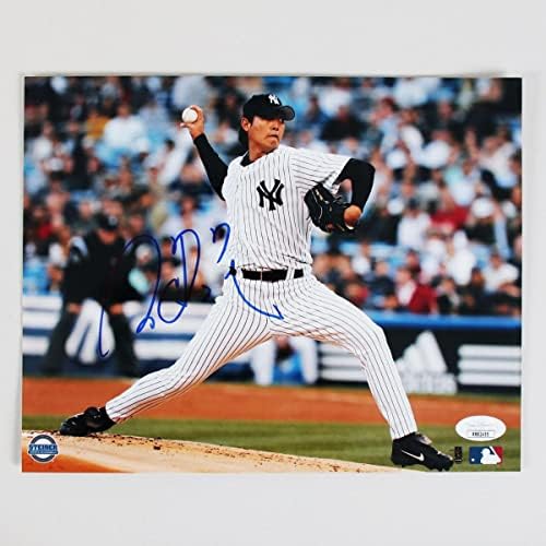 Chien Ming Wang Потпишана фотографија 8 × 10 Јанки - COA JSA - Автограмирани фотографии од MLB