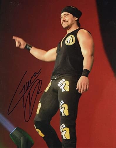 Ангел Гарза потпиша автограмиран 8x10 Фото -WWE WWE LEAF LEAF Authentic - Autographed MLB фотографии