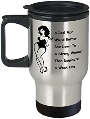 Pinup Girl Cafe Cafe Travel Travel Најдобра смешна уникатна феминизам чаша чај совршена идеја за жени жени, вистински маж повеќе би се поклонил