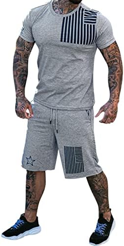 Спортски комплети на Ubst 2 парчиња за мажи, летни облеки со кратки ракави патриотски шарени маици со тенок вклопат обични шорцеви поставени