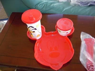 Тапервер мики Маус оброк во собата, чинија, чаша, закуска