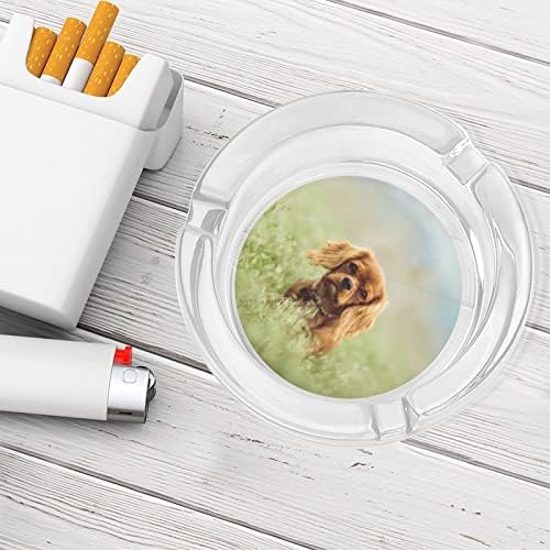 Симпатична кафеава кучиња цигара стакло од пепелници околу држачот за пушење на пепел за дома хотелска маса врвна декорација