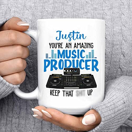 Вие сте неверојатен музички продуцент, чувајте го белиот теакуп 11 мл 15 мл, персонализиран музички продуцент кафе кригла прилагодено име, музичка чаша за кафе, уника
