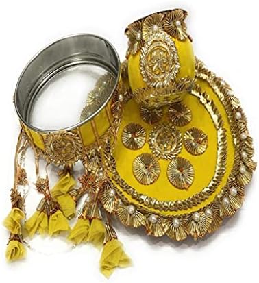 Златен Гота и Перл украсени со дизајнер Чални Традиционален жолт кадифе Карва Чаут Тали сет комбо/пуја сет од индиски колекционерски колекционер