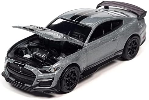 2021 SHELBY GT500 пакет со пакет со јаглеродни влакна иконски сребро Мет. W/црни ленти современ мускул 1/64 Diecast Model Car By