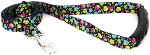 Дизајн на жолти кучиња Cupcakes EZ-Grip Dog Leash со рачка за удобност 3/4 широк и 5 'долга, мала/среден