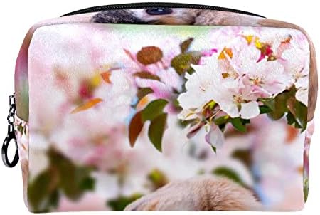 Зајаче Седи Во Велигденска Трева Во Природата Цреша Цвет Дрво Сочинуваат Козметика Торбичка Торба Случај Мултифункционален Пренослив