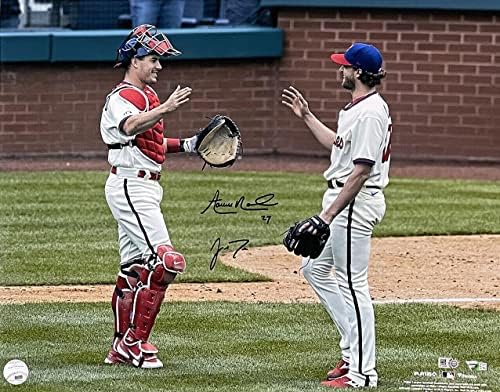 J. T. Realmuto Aaron Nola потпиша Филаделфија Филис 16x20 Фото фанатици MLB - Автограмирани фотографии од MLB