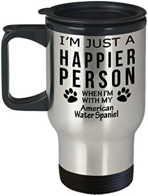 Куче Љубовник Патување Кафе Кригла-Посреќна Личност Со Американски Вода Спаниел-Миленичиња Сопственик Спасување Подароци