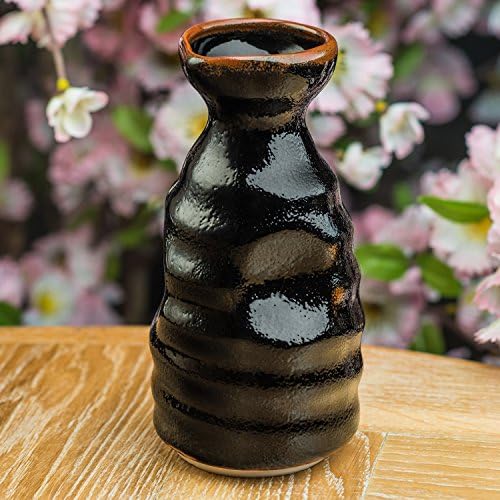 Јапонско традиционално шише со керамички ради со црна глазура од Тенмоку