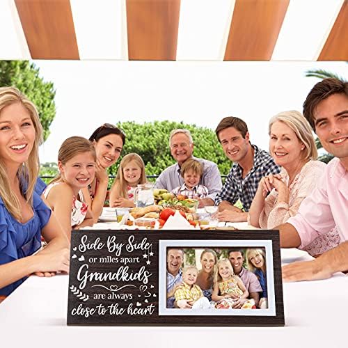 Jetec внуци со фото рамка рамо до рамо или милји, внуците се секогаш близу до табелата за табели со фото -фото -табела Централни парчиња