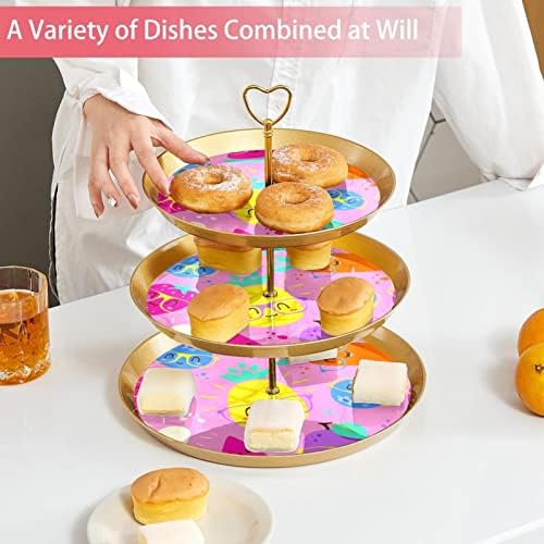 Торта стои сет од 3, цртан филм зеленчук и овошје во очила за подножје, приказ на табела за десерт за десерт за свадба за славење