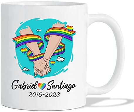 Персонализирана датум за избор и име Двојка ЛГБТ геј лезбејски трансродови бело кафе чаша чаша 11 15 мл, Виножито гордост ЛГБТ ЛГБТК Loveубов