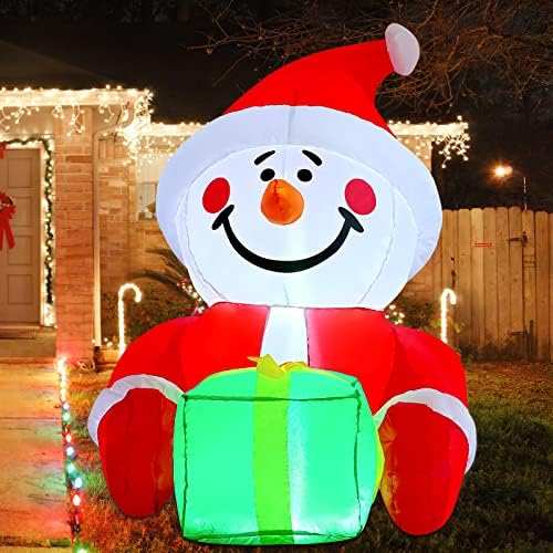 Goosh 4,5 ft Божиќни надувувања Снежен човек на отворено декорации разнесени за декорација на дворот со LED светла вградени за Божиќна