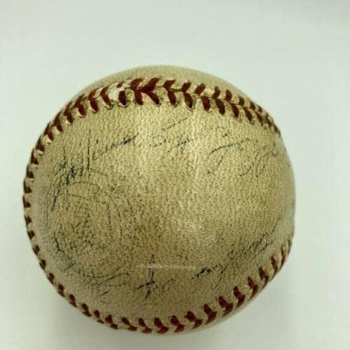Играта од 1950 година ја користеше Бејзбол во Американската лига, всушност погодена од Јоги Бера Мерс Коа - МЛБ игра користеше бејзбол