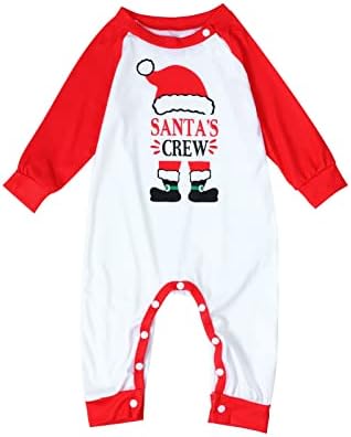 Семејството што одговара на Божиќните пижами поставени со појавување на семејни пижами поставуваат Божиќ на екипажот на Божиќ на Дедо Мраз
