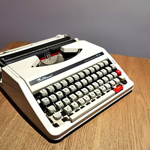 Старомоден традиционален преносен манифестатор за пишување старомоден, гроздобер машина за пишување, за носталгичен проток -