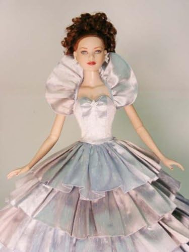 Владееше шема на печатена шиење на Belle за 22 Американски модел кукла