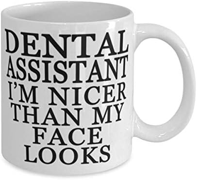 Стоматолошки асистент Јас сум поубав отколку што изгледа моето лице - стоматолошки асистент 11 или 15oz кафе кригла - смешно за стоматолошки