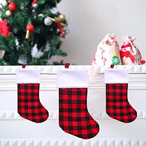 Wkqifeil Божиќна врата виси украси карирани крпа Божиќни чорапи за подароци за подароци